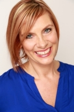 Blue-Shirt-Headshot-by-Leslie-Baum-200x300.jpg